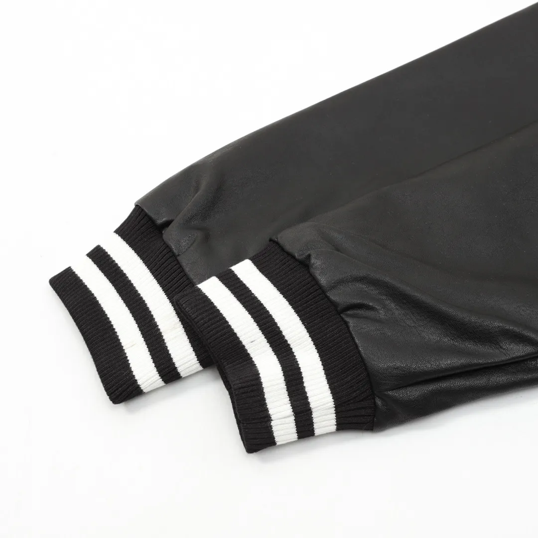 🅿️570 Louis Vuitton/Louis Vuitton pearl presbyopic stitching baseball uniform jacket Warm reminder: It is recommended to hand wash or dry clean! ! This year is particularly popular. Baseball uniform jackets are available at all levels of the market (you must compare the details). The most powerful quality control. Baseball uniforms have been produced and researched for 7 years. The details are exquisite. With it, you will be the most handsome boy in the world. The fully painted surface with four-button buttons (buttons with LOGO), the fabric is customized for more than a month. It is not ready-made in the market. It is made of woolen blended fabric, custom-woven and dyed. It has high color fastness. It is recommended to hand wash or dry clean for the first time. "Custom-woven knitted rib at the hem", the lining is made of silky and delicate cupro fiber material, which can be worn directly against the body. It is extremely comfortable, a heavy-hitting item, purchase version! Size：XS-L